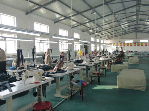 工作(zuo)服生産車(che)間